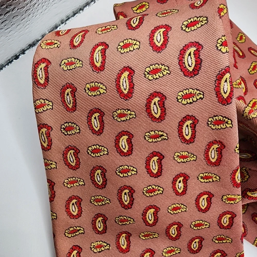 VTG‎ Brooks Brothers Makers Geometric Print Silk Pink Neck Tie